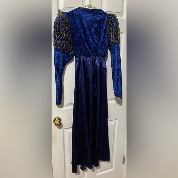 Renaissance Medieval women’s Halloween Costume size small - Picture 2 of 3